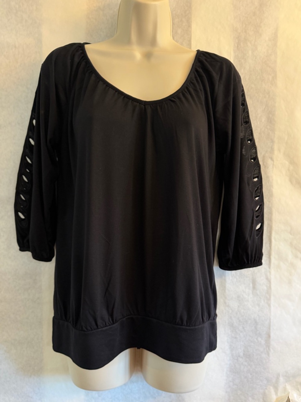 Women's Black Scoop Neck Top with Cutout Sleeve Detail Sz-S.  G12